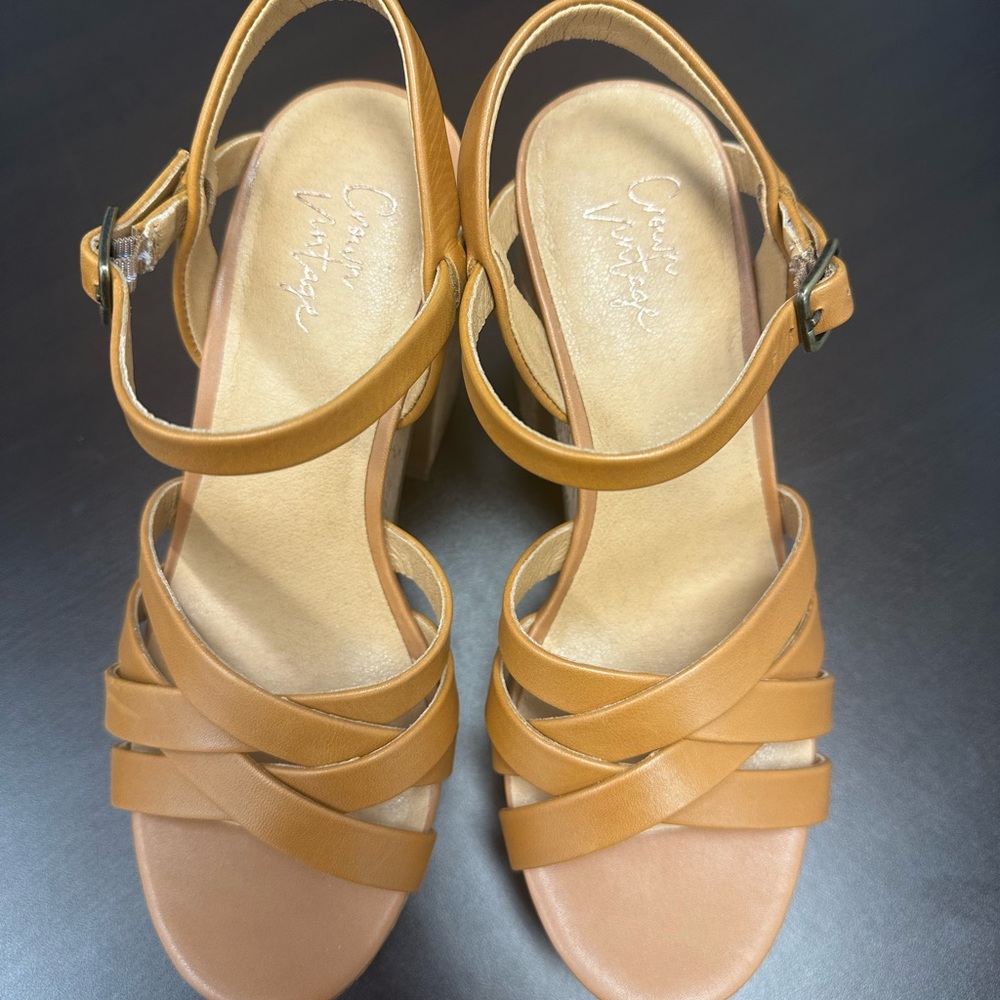 Crown Vintage Platform Sandal- size 6